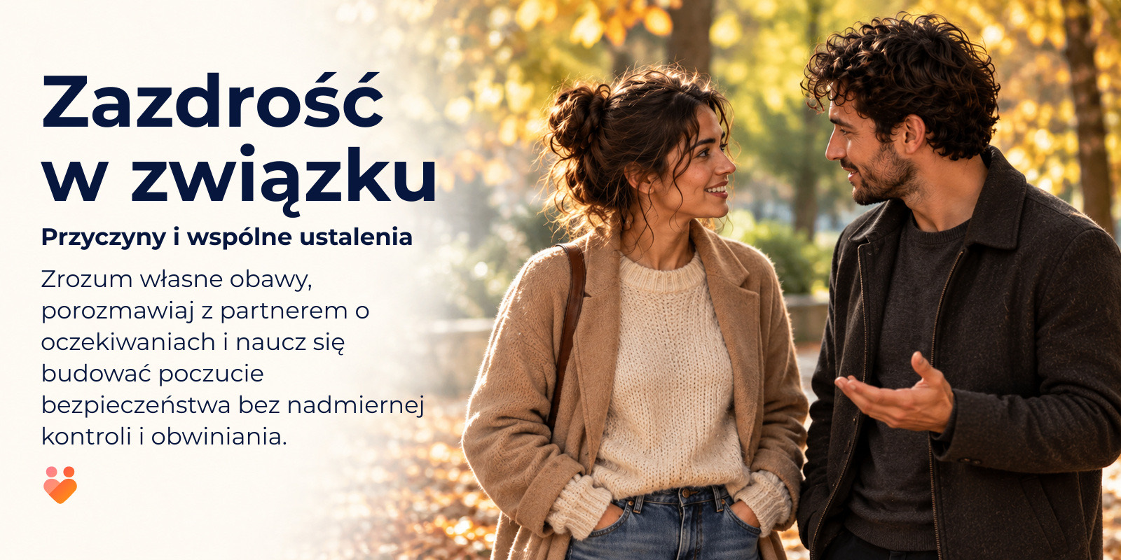Para rozmawia podczas jesiennego spaceru